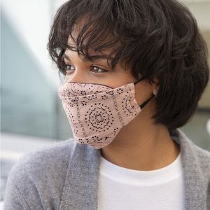 NWT - 𝅺FLAYR Miranda Dainty Pink Lace Face Mask